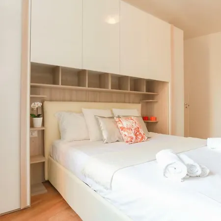 Beautiful With Studio In Corso Lodi